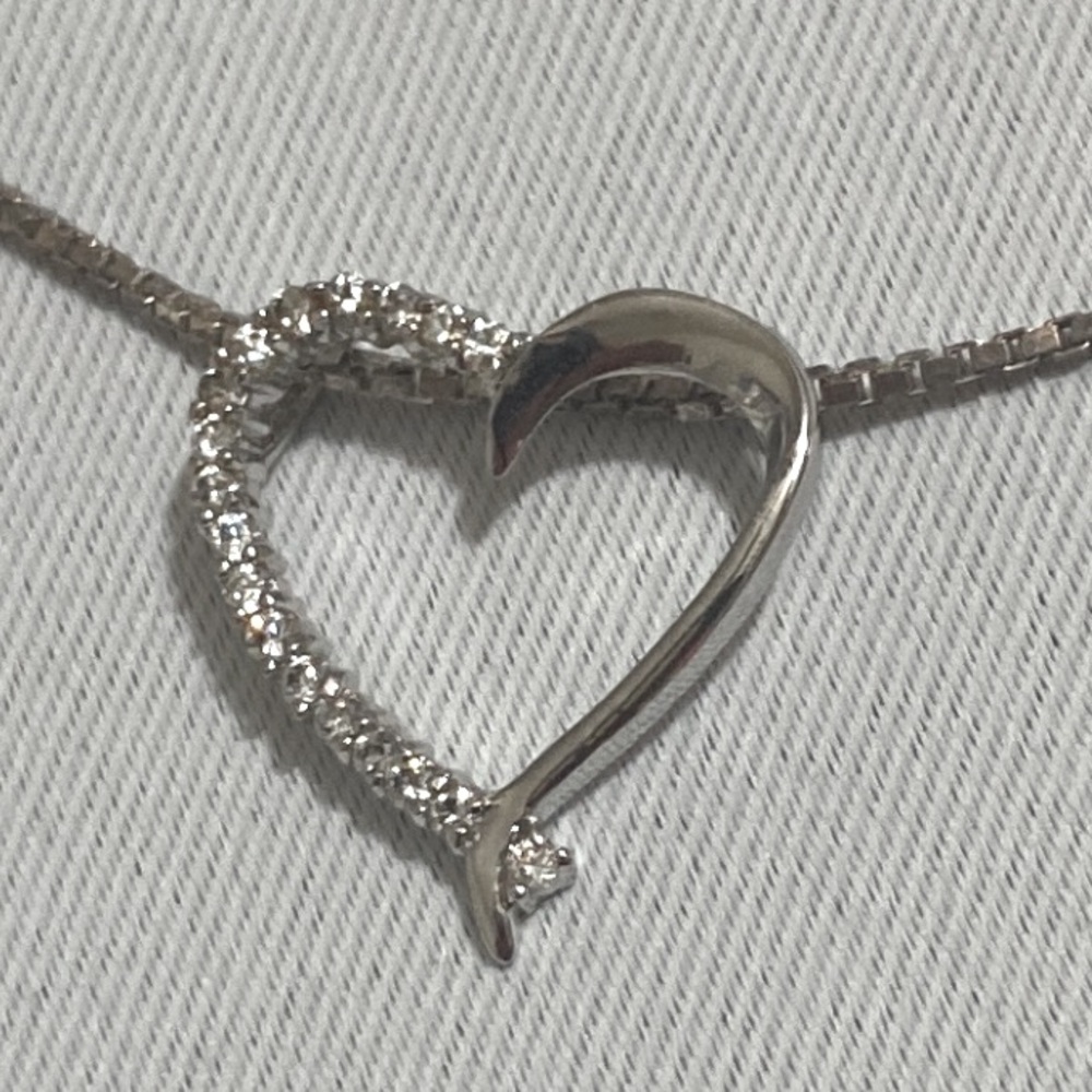 925 Sterling Silver Necklace w Genuine Diamond Accented Heart Pendant